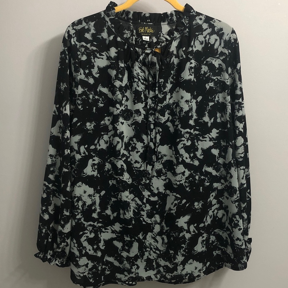 Lovely Bob Mackie Abstract Black and Gray Blouse